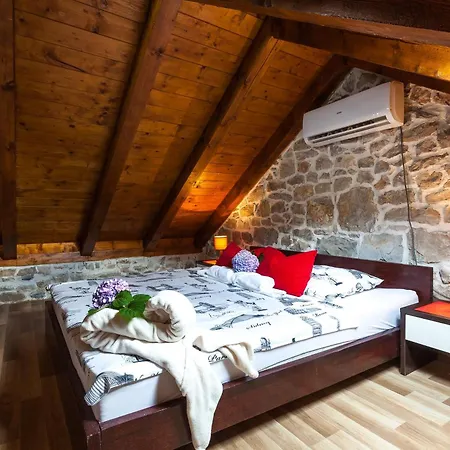 Family-friendly With Swimming Pool Orebic, Peljesac - 20576 דירה