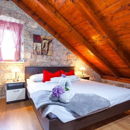 Family-friendly With Swimming Pool Orebic, Peljesac - 20576 דירה